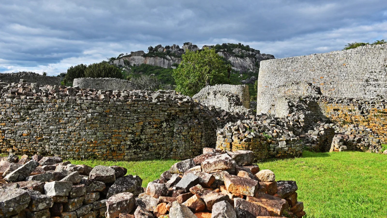 Ruins-Great-Zimbabwe-palace (1)
